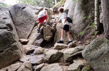 Incredible Modern Tiny Log Cabin near the Ammonoosuc River for a Romantic Getaway in New Hampshire - Foto 10