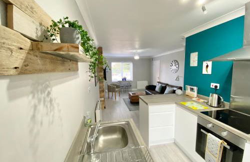 Bijou Abode- bungalow with free private parking - Foto 7