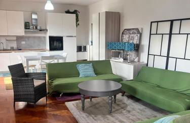 Casa di Zoe apartment - Punto di sosta x bikes auto e moto a 20 minuti dall'autostrada - parcheggio privato - giardino con barbecue - - Foto 1