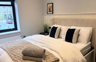 Central 2-Bed Apartment with Balcony & Parking - Foto 23