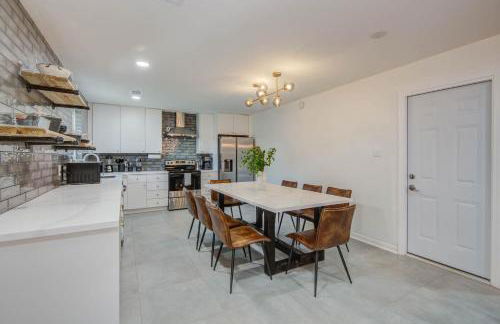 4-BD Mid-Modern Century with Firepit & Playground - Foto 10