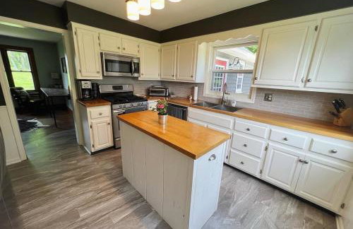 Home 7 beds, 2 baths Farmstay at Pygmy Goat Farm Byron Center Michigan - Foto 17