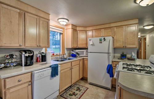 Lakefront Home with Seasonal Dock - 2 Mi to Skiing! - Foto 15