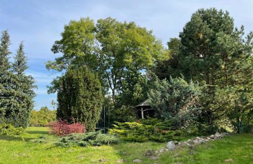 Apartament w XIX-wiecznym Spichlerzu nad Jeziorem z dostępem do parku i widokiem na Dworek Modrzewiowy z 1823 roku - Foto 41