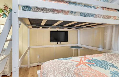 Waterfront Gem with Balcony in Garden City - Foto 15