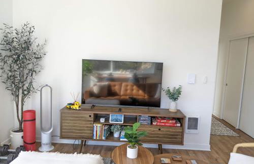 A premier smart condo with parking - Foto 10