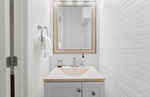 Cozy Downtown Seneca Bungalow - Foto 31