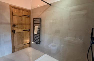 The Menagerie - Photo 10