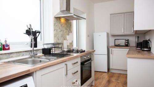 Stylish 3-Bed - Newcastle City Centre - Long Stays - Foto 4, stove, toaster