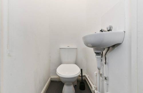 Prime Location Stylish 4-Bed House near Trent Br - Foto 14