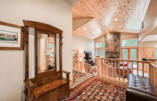 Truckee Timbers at Gray's Crossing by Tahoe Getaways - 4BR w Hot Tub, Ping Pong & EV - Foto 12