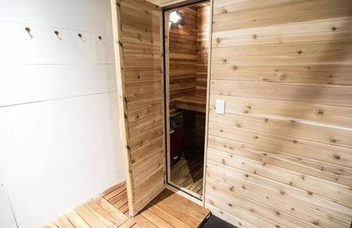 Oasis in the City - Calm 4BR Home with Gym & Sauna - Foto 5