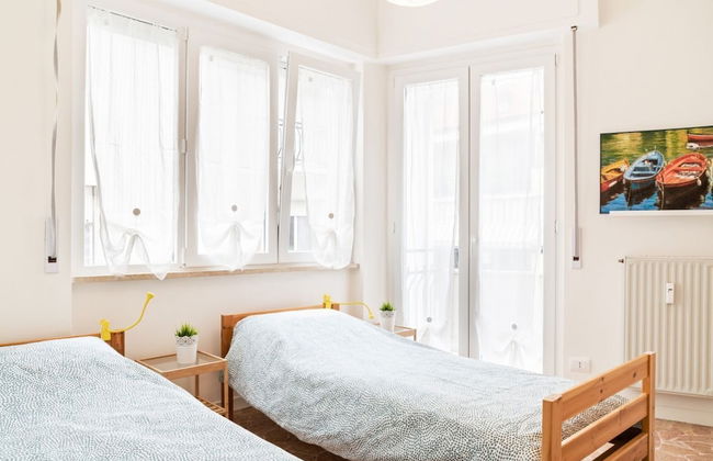 Chiavari Colorful Flat with Garage - Foto 5