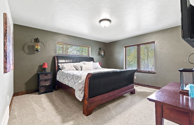 Larkspur Hills 5 BR Villa with Hot Tub - Photo 38