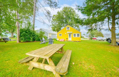 Steps to Lake and Public Boat Ramp Edinboro Cottage - Foto 1