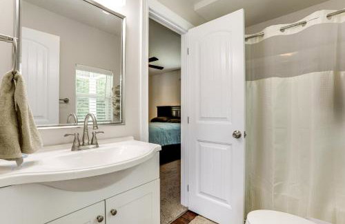 Riverfront Family Retreat w/ Yard in Saint Amant - Foto 14