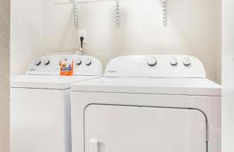 4 Bed 2 Bath, Dog Friendly, Pool, Walk to Stadium - Foto 20