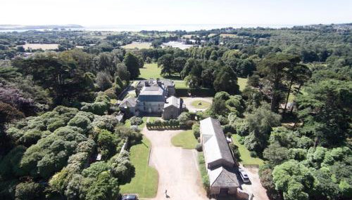 Gamekeeper's Cottage within historic Tregrehan Garden - Foto 2