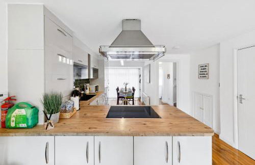 4 Bedroom House by Homestyles Hosts - Short Lets and Serviced Accommodation Islington - Private En-Suite - Foto 5