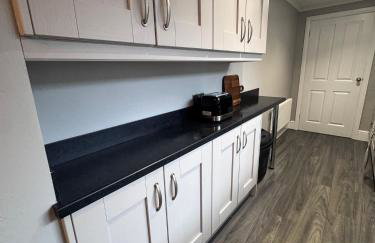 Central Near Hospital 2 Bedroom - Sleeps 4 - Self Check In - Fully Furnished - Foto 13