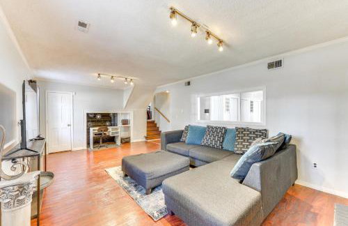 4 Mi to Dtwn Home with Deck and Yard in Wilson - Foto 2