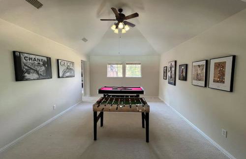 Lovejoy Serenity - Amazing pool, Games, Movie Room - Photo 4