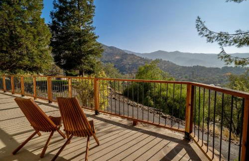 Secluded Mtn Top Family Haven w/Views Spa & Arcade - Photo 2