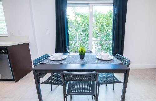 Spacious entire Apartment with Free Parking - Foto 7