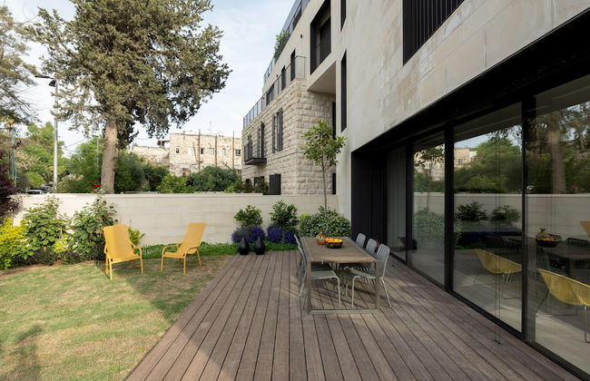 The Y House - Photo 73