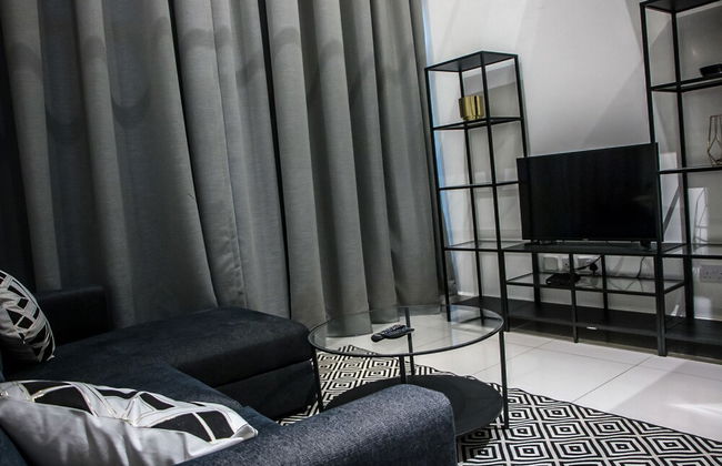 Embassy Gardens Premier Suites - Photo 30