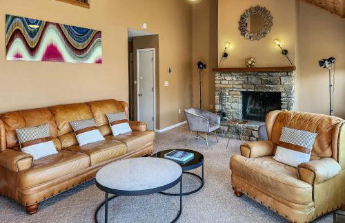 Hike, Golf and Swim! Rumbling Bald Resort Mtn Home - Photo 2