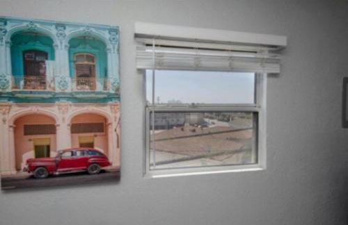 Charming 2BR Condo with Onsite Parking Included - Foto 15