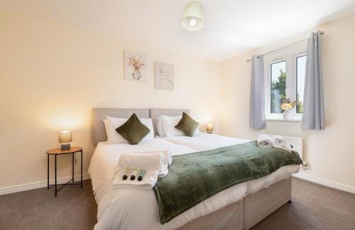 Swindon Modern Large House with Garden Sleeps 7 - Foto 1