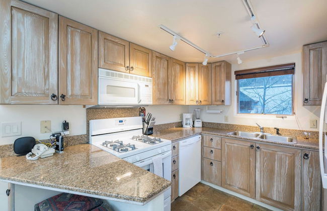 Double Diamond 23 by Avantstay Close to Town & The Slopes! - Photo 1