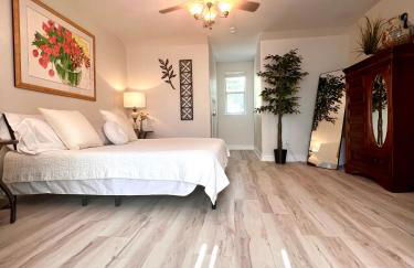 Gated Estate Escape! Three BR - Foto 66