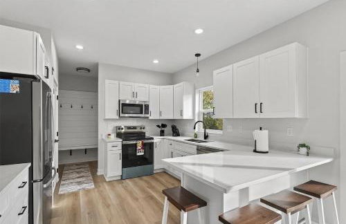 Modern Farmhouse Retreat in Urbandale - Foto 5