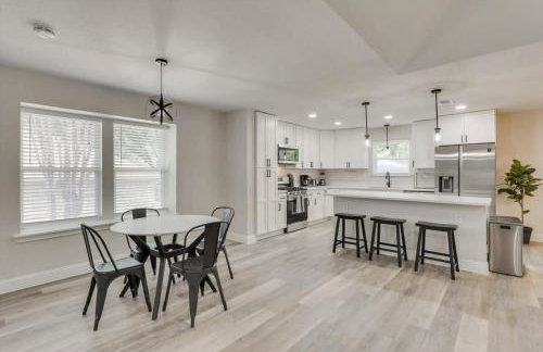 Gorgeous Sunny Home for Big Groups w Private Pool - Foto 18