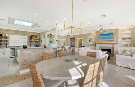 Blue Lagoon Hideaway 3BR Coastal Chic Retreat - Foto 10