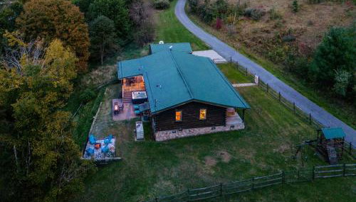 Ascension Cabin - hot tub, fire pit, babbling brook - Foto 4