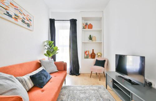 Beautifully Designed Flat with Full Amenities - Photo 14