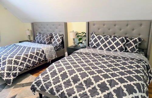 Nice big house with parking, king bed, yard - Foto 29