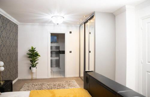 Broughton Haven 5 Beds House Free WiFi, Free parking, NETFLIX - Photo 7