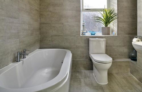 Finest Retreats - Awelon - Large Cottage to sleep 10 with Hot Tub - Foto 17