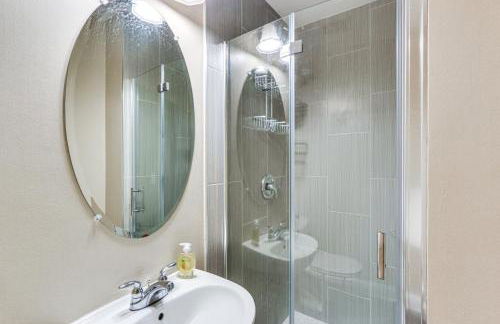 Modern 3BR Townhome | 3 Mi to Dulles and Reston TC - Foto 20