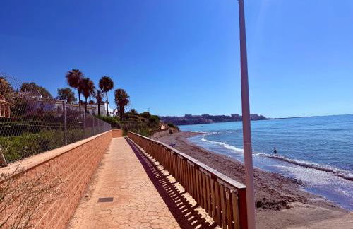 No10 - Beachfront Estepona close to port, 2 bedroom, 2 bathroom, sleeps 5 - Photo 38