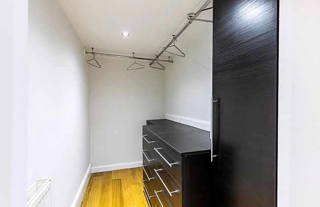 Charming Two-Bedroom Flat in West Hampstead - Photo 39