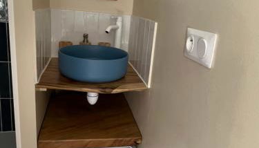 Suite en dépendance avec terrasse et entrée privée Marseille - Photo 2