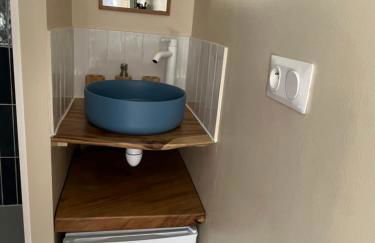 Suite en dépendance avec terrasse et entrée privée Marseille - Photo 2