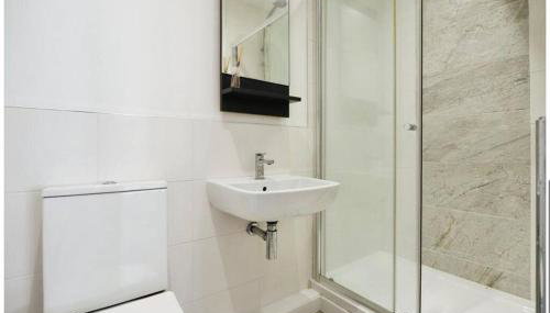 Brand New 4 Bed Deluxe Modern Villa - Sleeps 9 - Private Parking & Garden - Foto 4