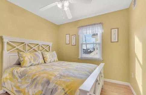 Seaside Getaway! 3 Blocks to Beach with Washer-Dryer - Foto 12